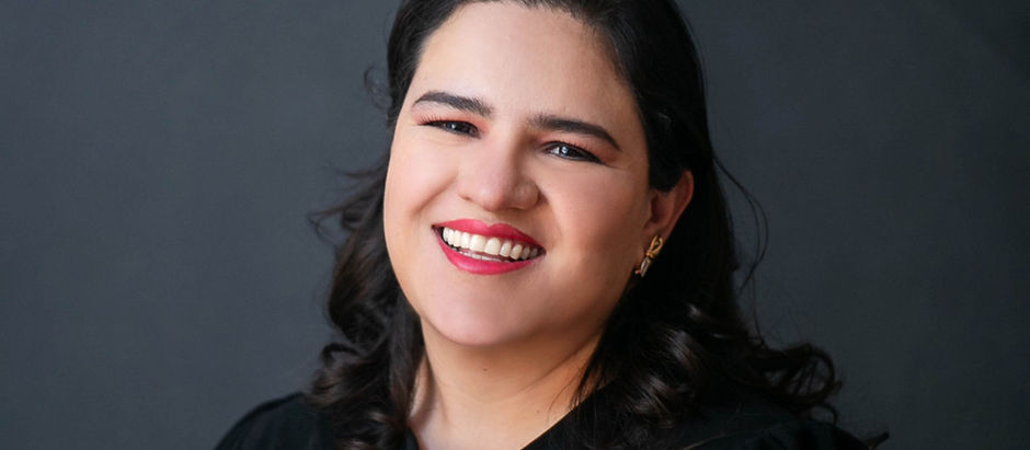 retrato corporativo mujer en estudio