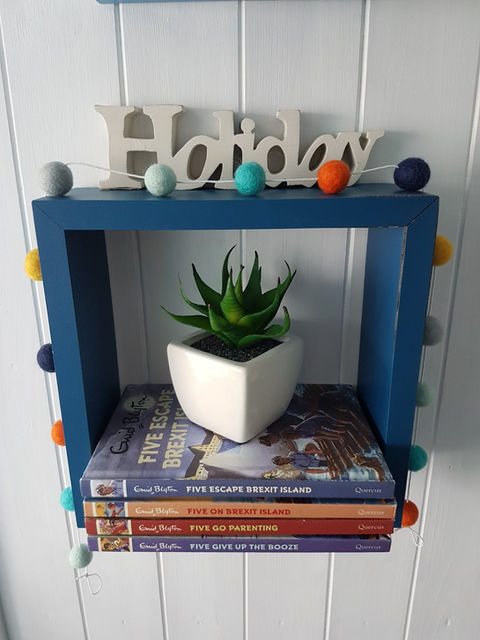 Seahorse Beach Hut Hire UK | Ladybird Seascapes