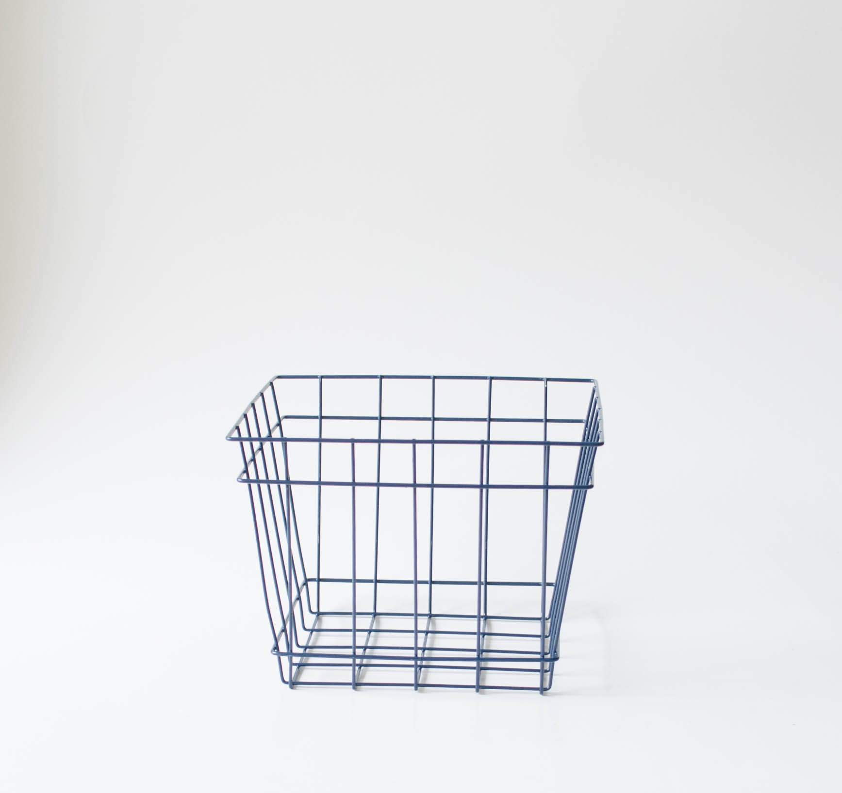 Cesta aramada azul marinho