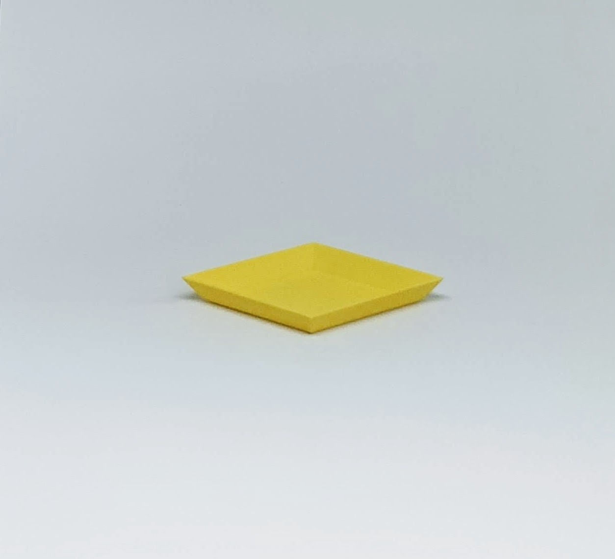Bandeja geométrica amarela
