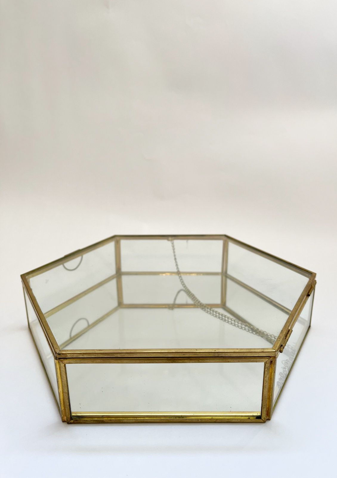 Bandeja Hexagonal Dourada e Vidro