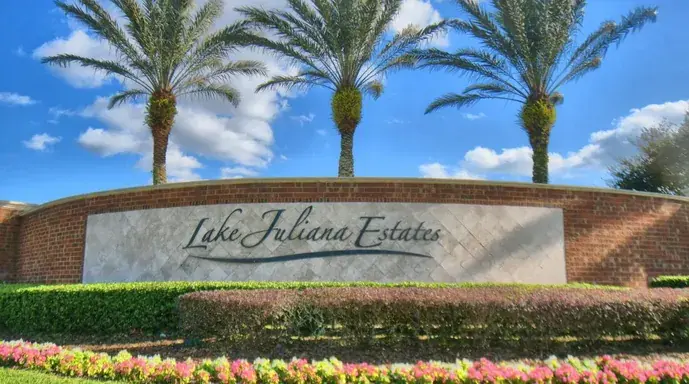 Lake Juliana Estates entrance sign in Auburndale, FL