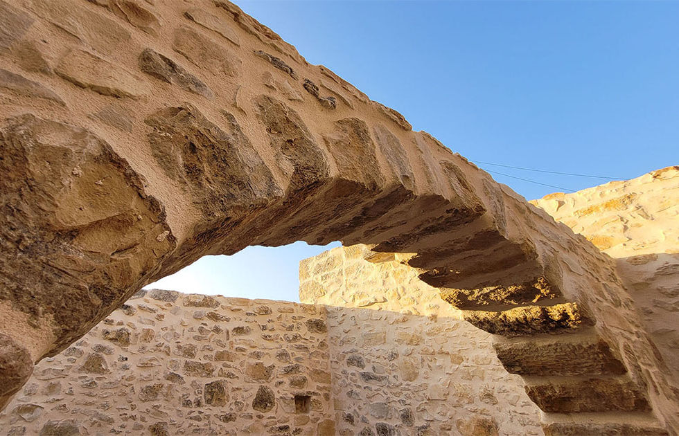 Arches, Blue Daisy House