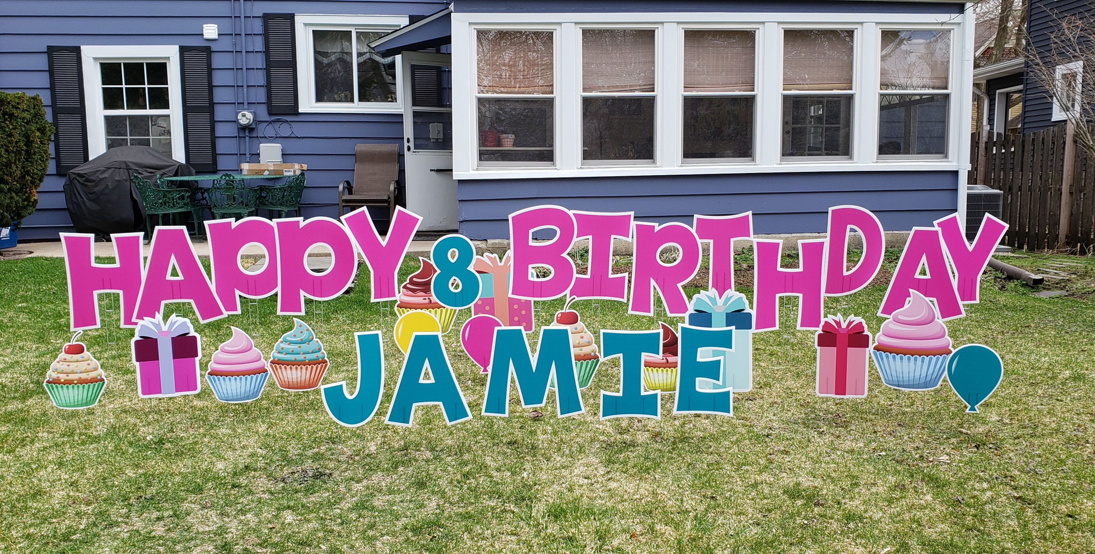 CUPCAKE/PRESENT DISPLAY (PINK "HAPPY BIRTHDAY")