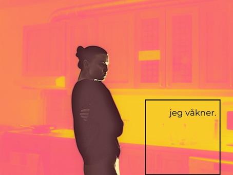 jeg våkner