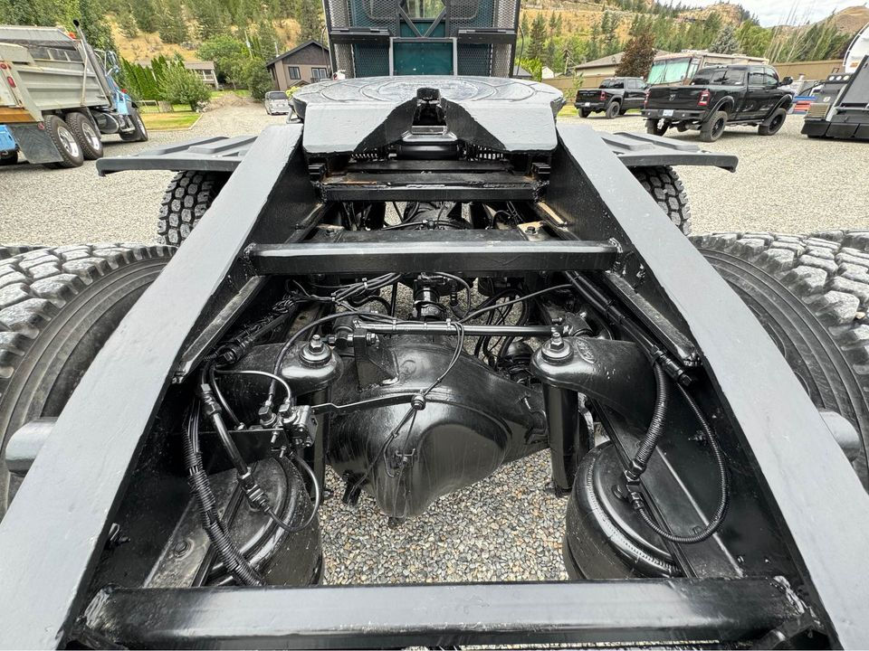 Thumbnail: 2005 Peterbilt 378 Daycab Tractor