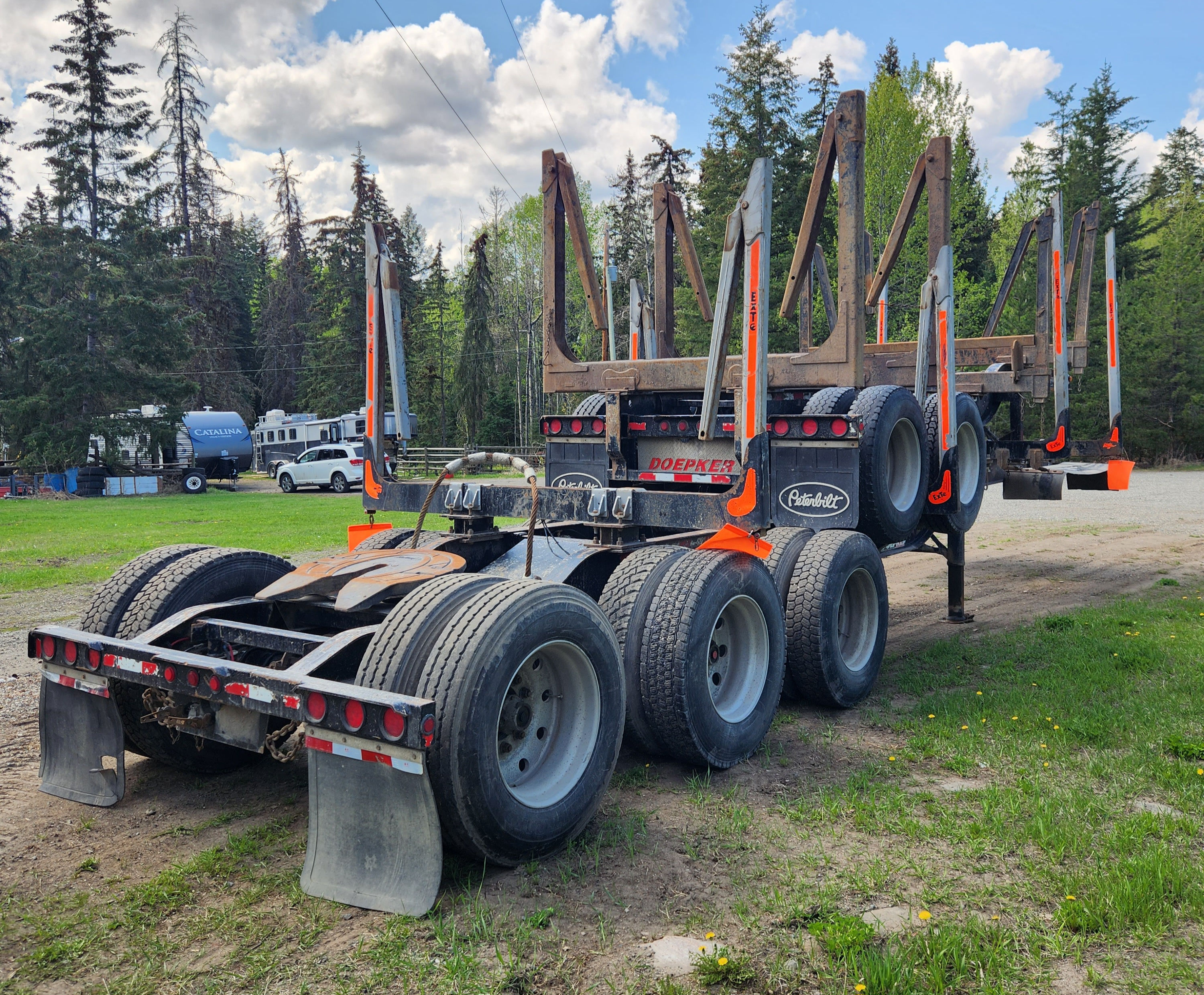 2014 Doepker Super B-Train Hayrack