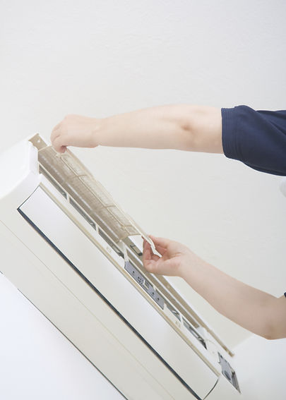 Technician fixing air conditioner
