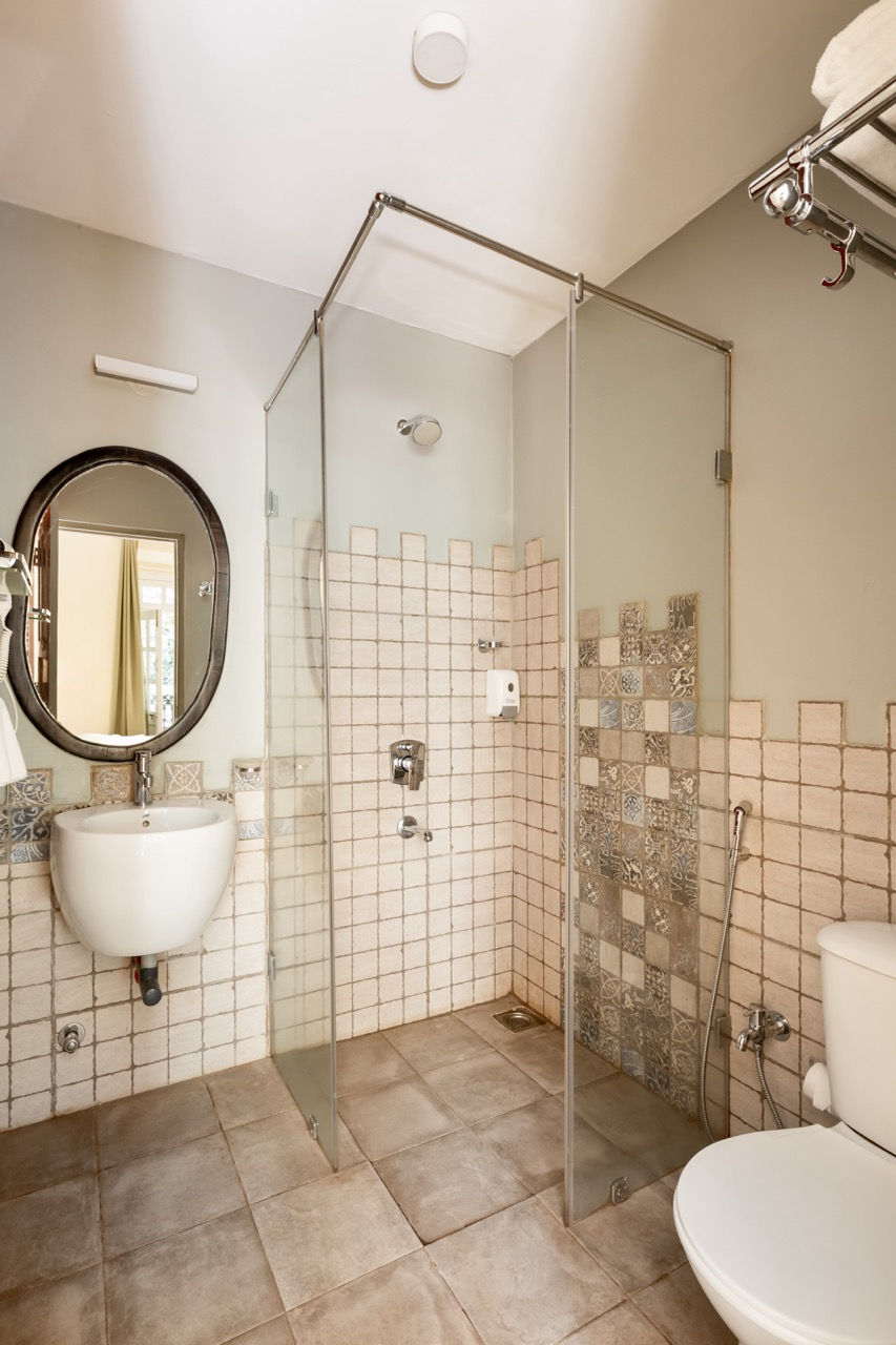 Henriques Bathroom Large