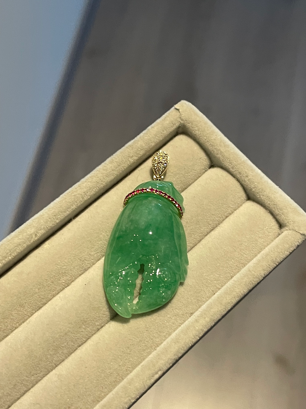 Thumbnail: Superior Rich Green Money Claw Pendant