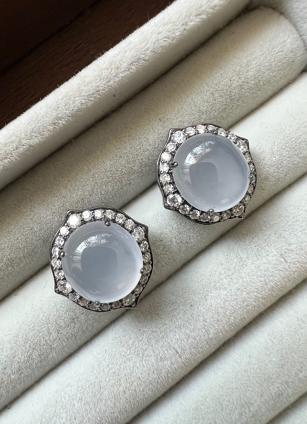 Thumbnail: Elegant Icy Cabochon Studs