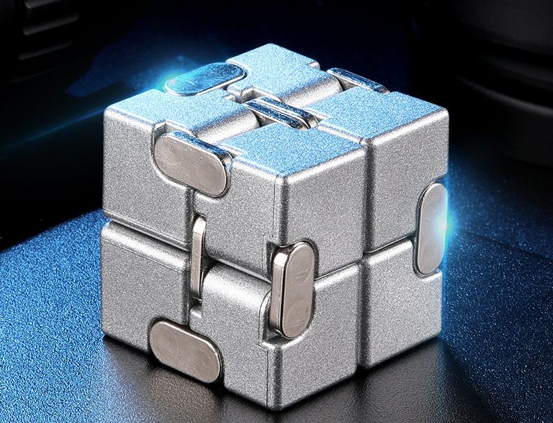 Miniatura: Metal Infinitive Cube