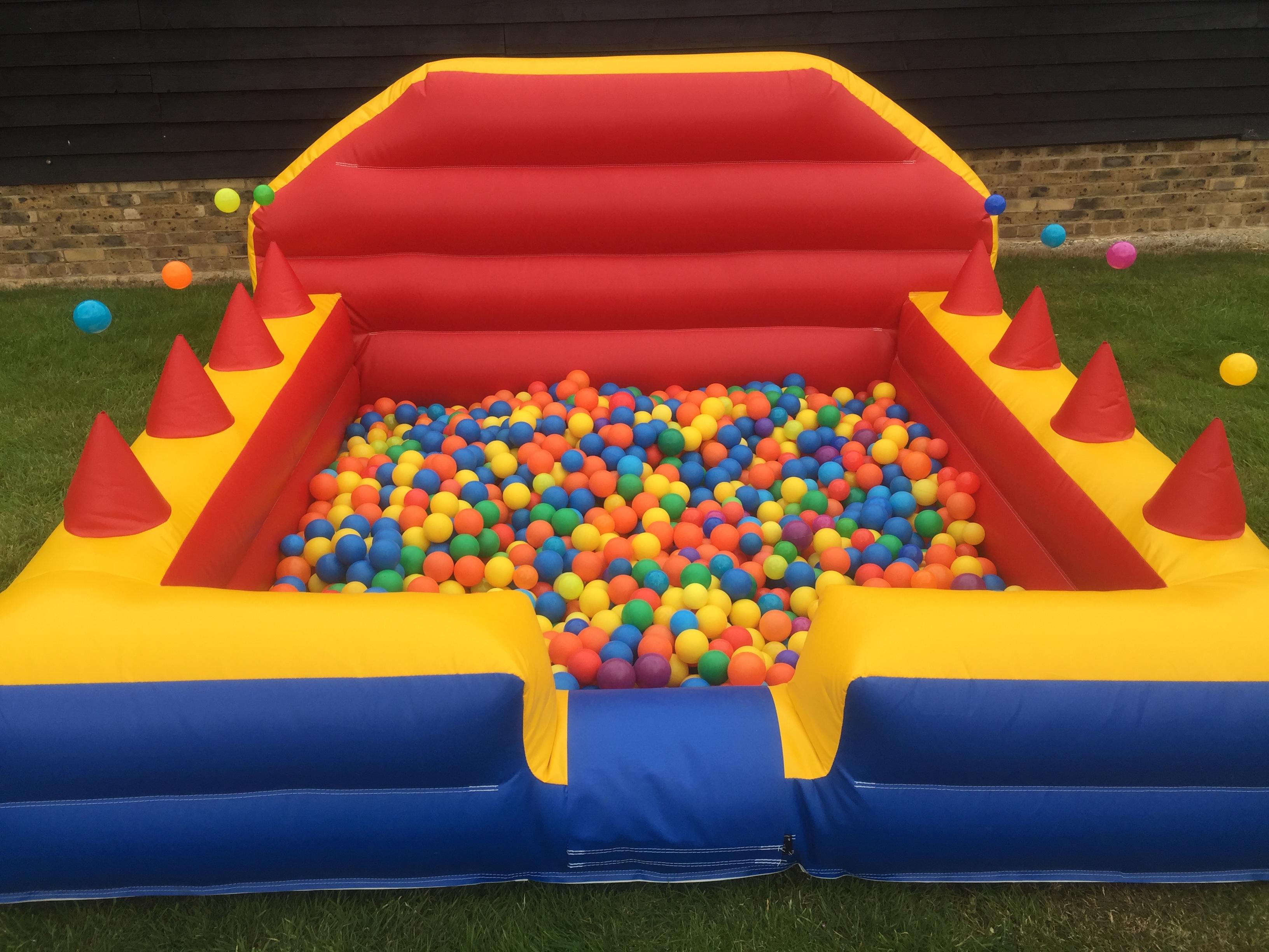 8x8 Ball Pit