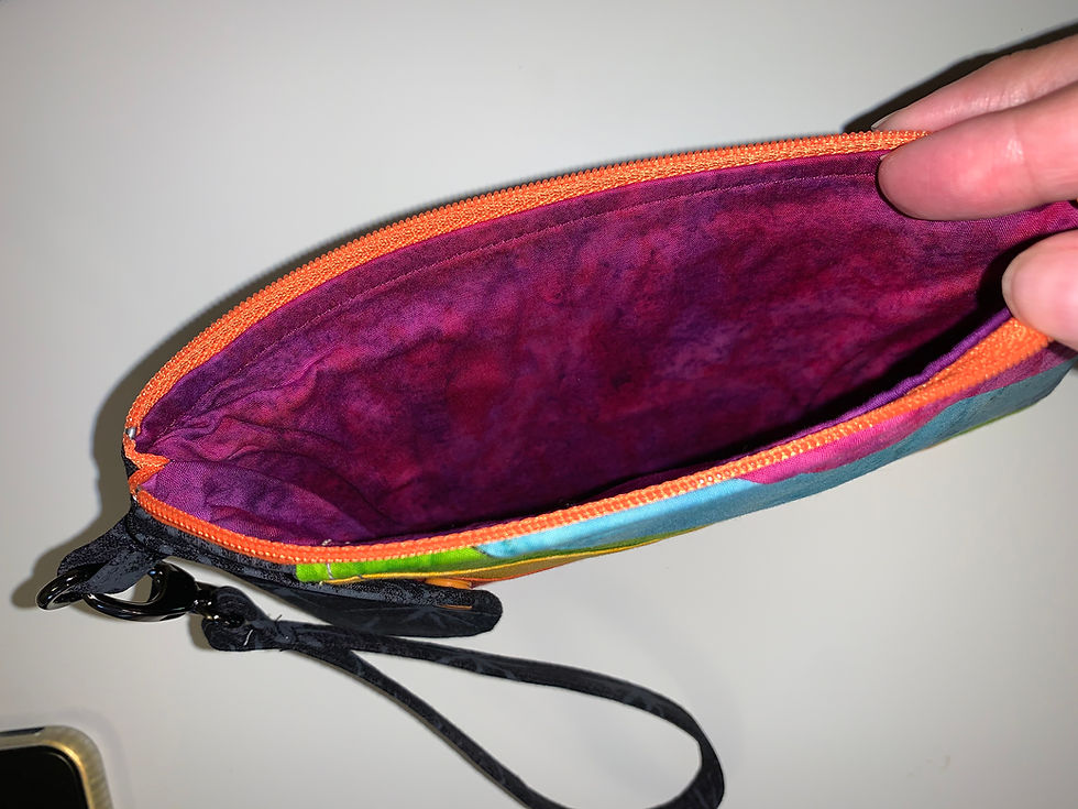 サムネイル： Walkie Talkie Cellphone Wristlet PDF Sewing Pattern