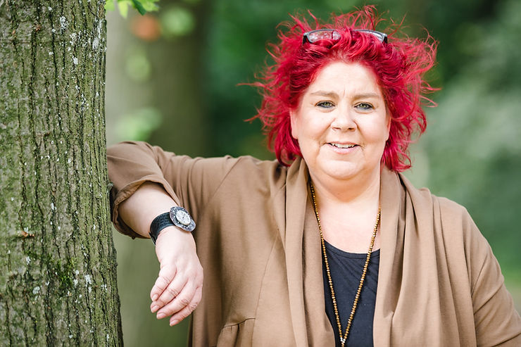 MELANIE GESPIEGELT.jpg