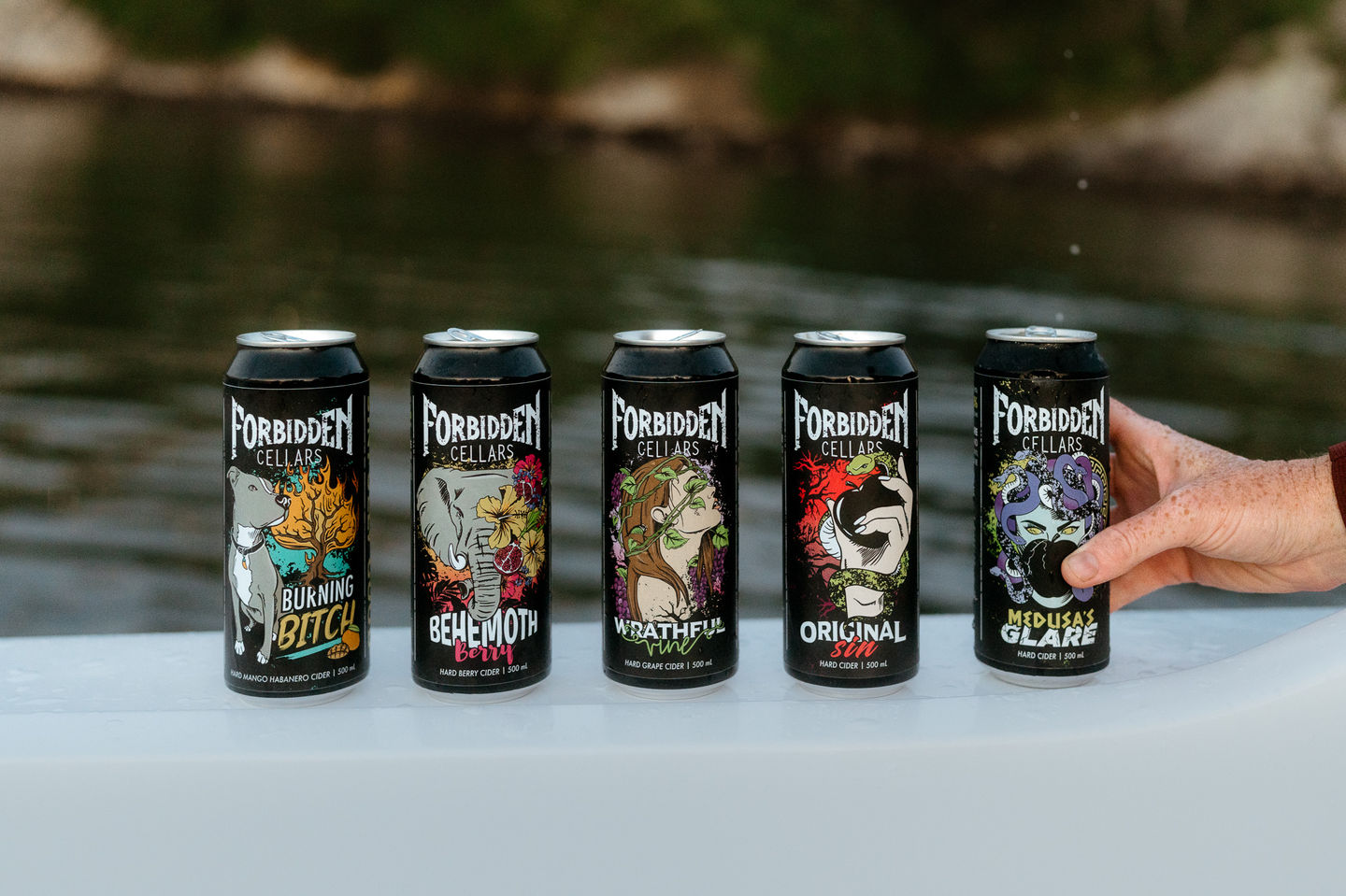 Maddie Van’s lifestyle branding photography for breweries brings the brand’s culture to life, focusing on shared moments, craft identity, and the authentic feel of the brewery.