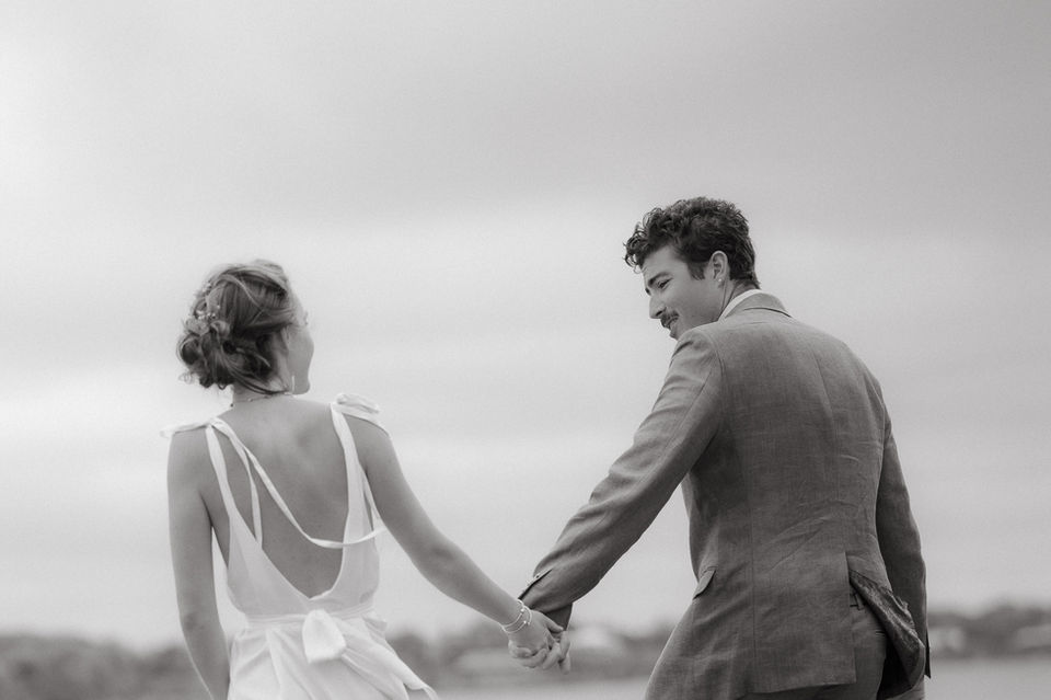 Located in Jamestown, RI, Dragonline Studio is a unique wedding venue known for its modern style and oceanfront location. Maddie Van, a wedding photographer, captures every detail of this serene, luxurious space, delivering high-end photography for unforgettable weddings.