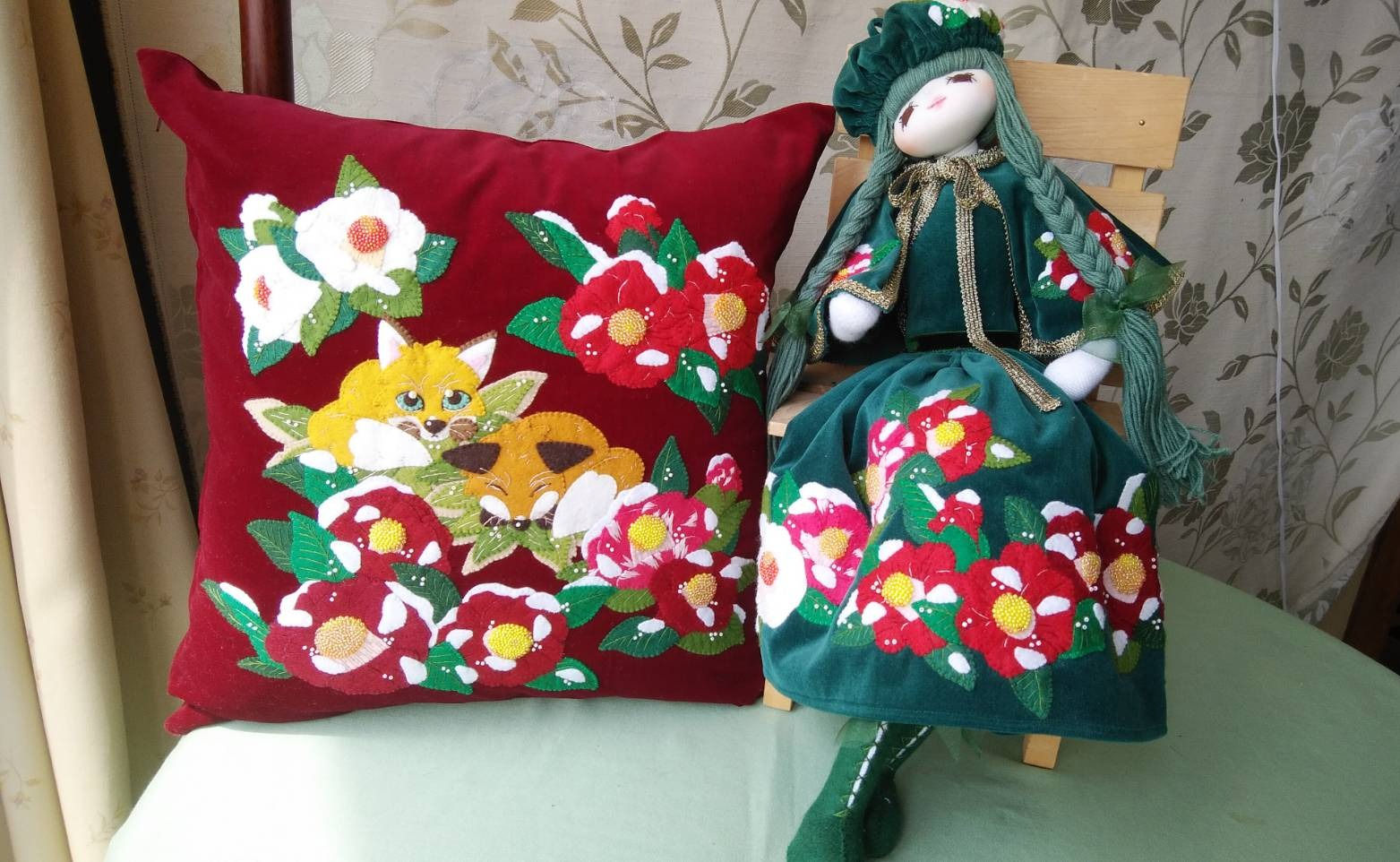 【特別価格】藪椿と二匹の子ギツネ