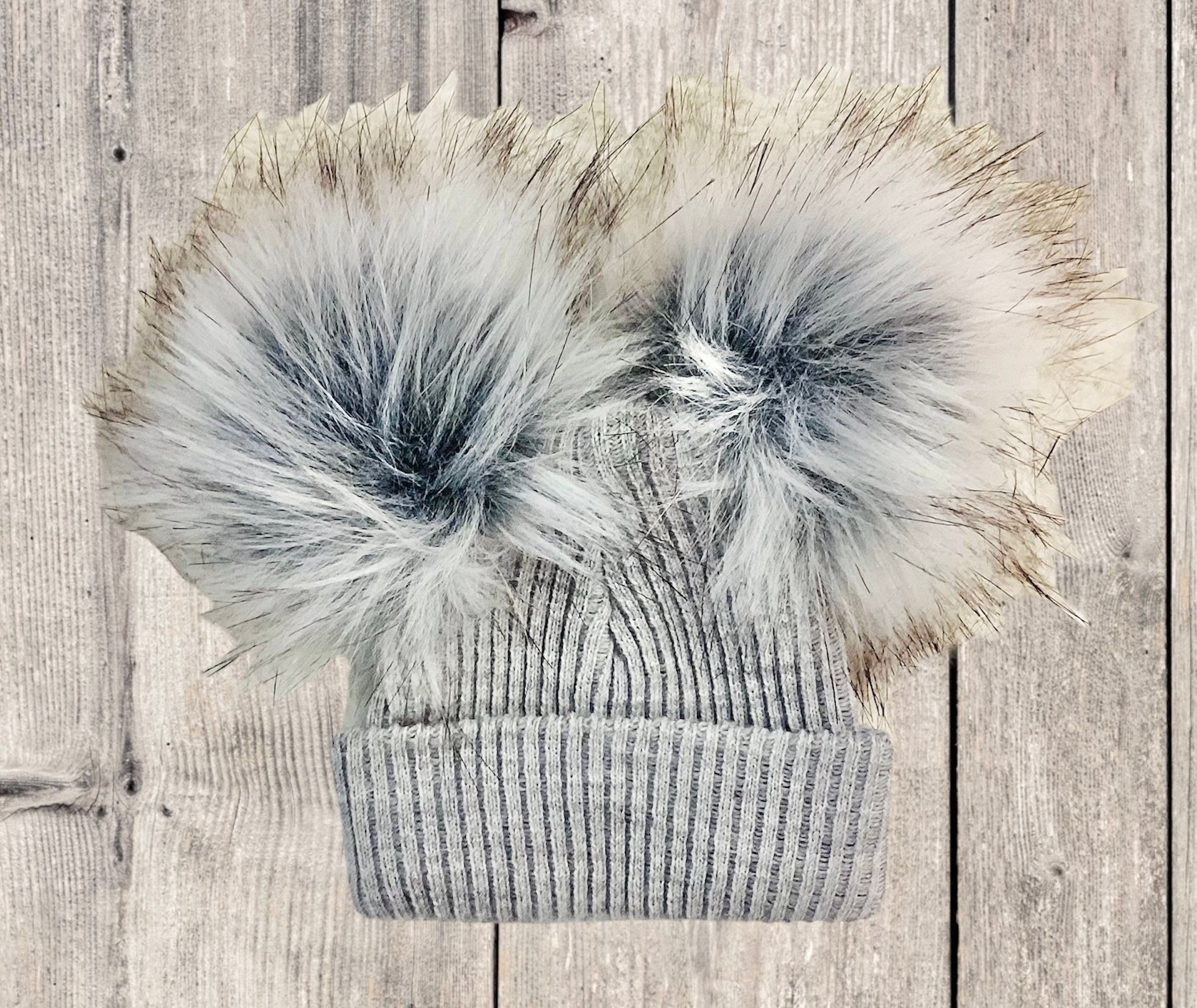 Double pom hat grey
