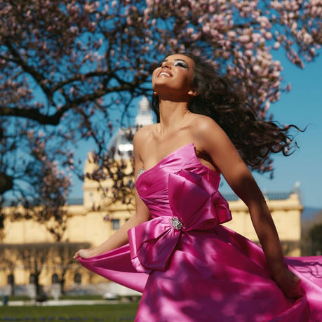 Tomislava Dukić putuje na Miss Svijeta: kadrovi iz Like prikazuju ljepotu Hrvatske, a humanitarna priča iz Afrike inspirira