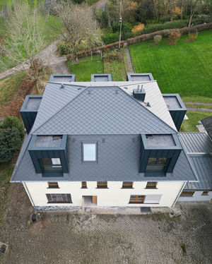 Sanierte Fassade mit neuen Dachgauben