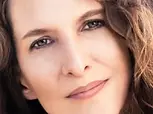 Specializes in professional headshots and business portraits tailored for executives, entrepreneurs, and creatives in Orange County.