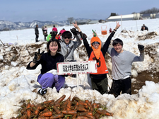 雪下にんじん掘り競争2024