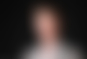 Jak uzyskać kontakt wzrokowy na zdjęciach portretowych? Duży problem, proste rozwiązanie.