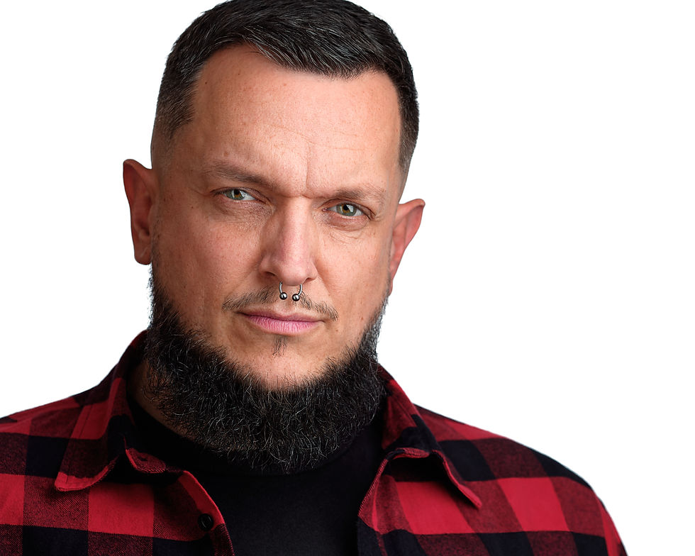 Kamil " Kamoszka" Stachowiak, zdjęcie wizerunkowe do portfolio zawodowego.