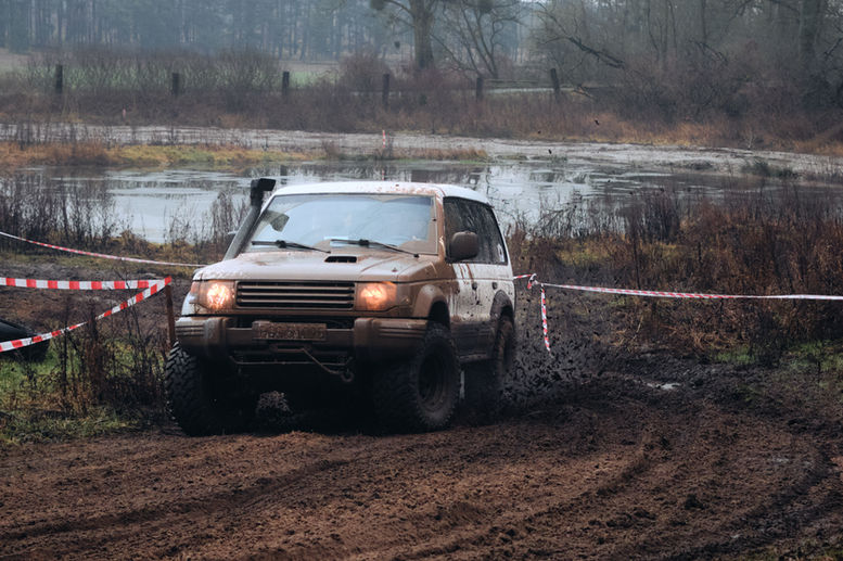 Ford-Explorer-Bronco-offroad-adventure-mudterrain-snorkel-autumn-car-photography-automotive-overland-Jakub-Strumillo-Farma-Adrenaliny-Poznan-Golaszyn
