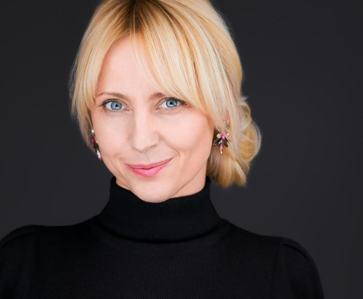 Sekretarka Pati Osińska, w Volkswagen Polska portret headshot do portfolio zawodowego i CV