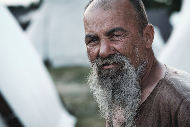 Autor zdjęcia: Jakub Strumiłło - Fotograf Headshot z Poznania.