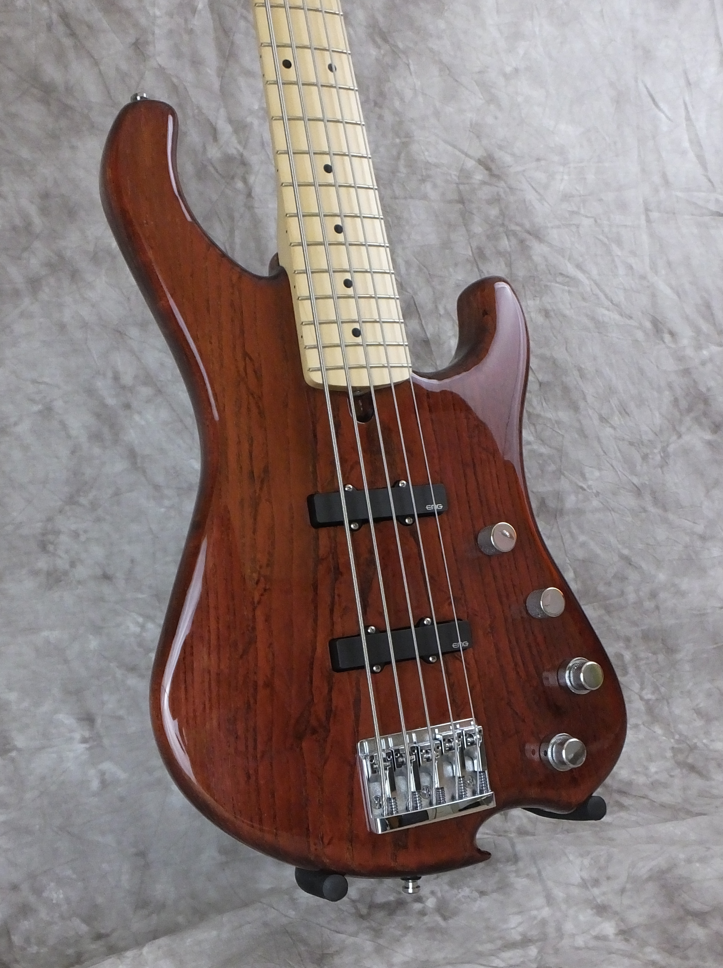 Custom Handmade Bass & Guitar Lower Groove Guitars