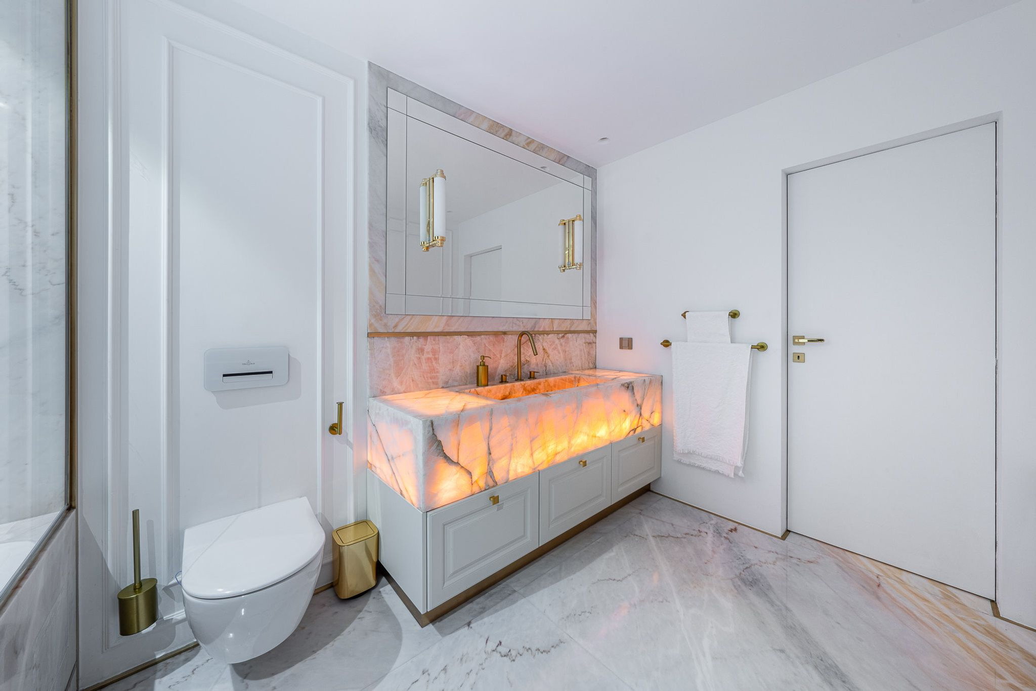 ONYX PINK BATHROOM