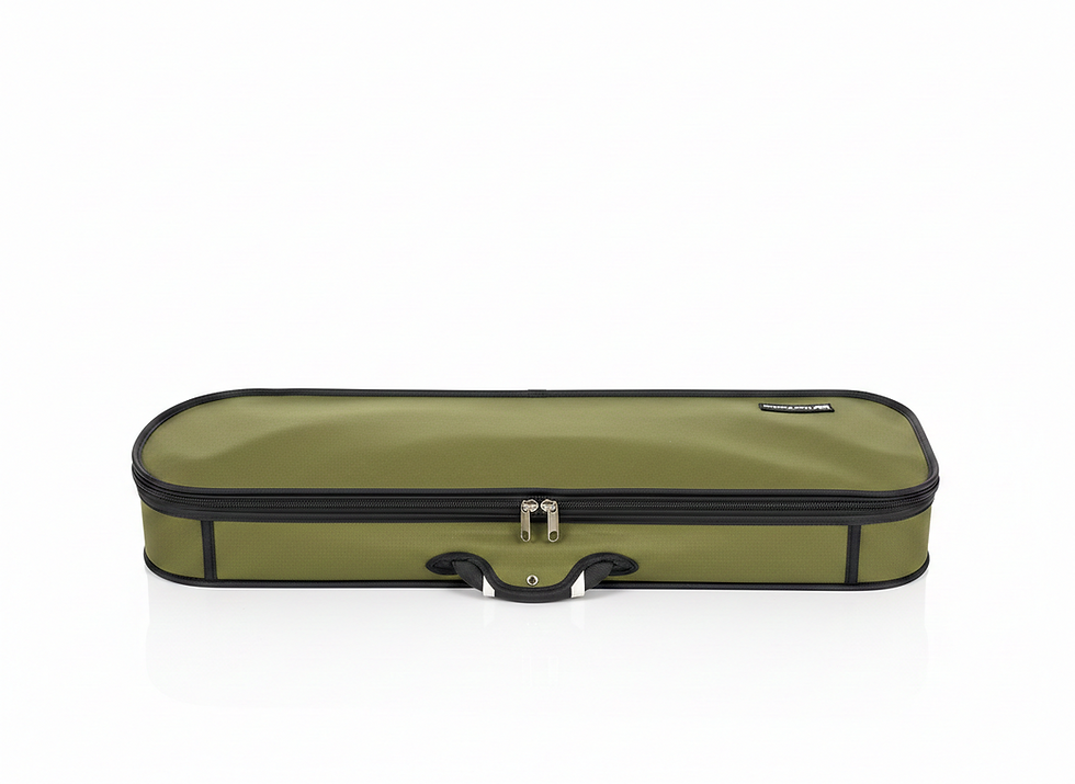 מבט חזיתי על ארגז כינור מלבני דגם Cremona בצבע ירוק זית עם ציפוי בד עמיד, רוכסן היקפי וידית אחיזה.