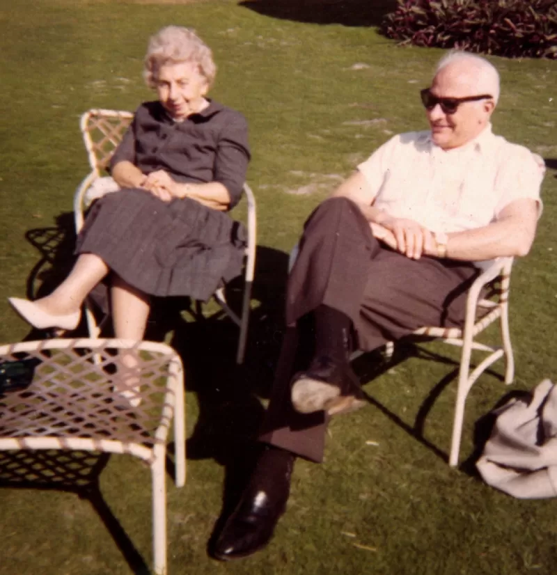 apanicolaou y esposa. Foto luego de mucho en EEUU. Imagenes de la Familia Papanicolaou