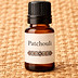 Patchouli-Flasche auf goldener Naturraffia-2_edited.jpg