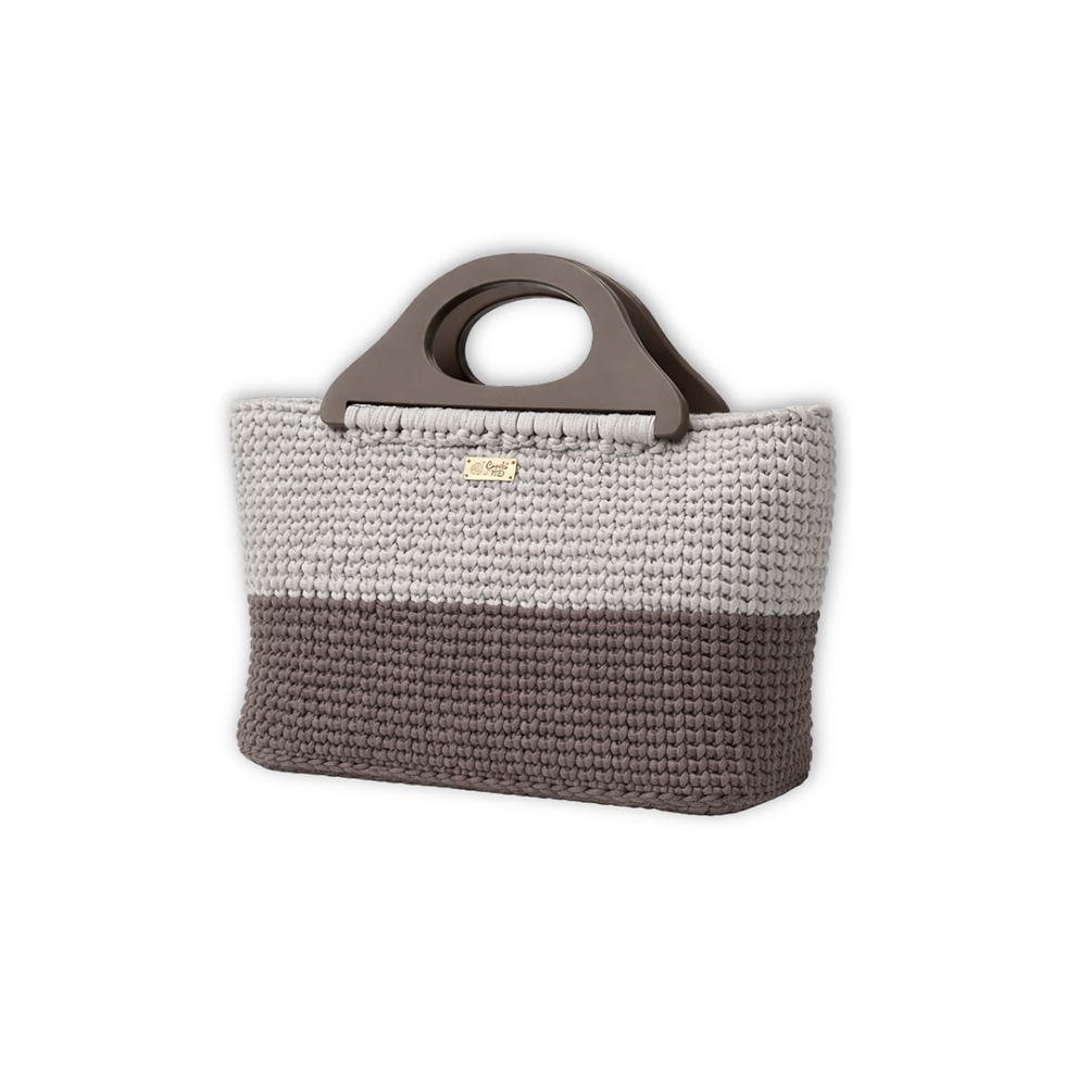 Bolsa feminina Nuances MD Création em crochê cinza e preto, vista 3/4, textura artesanal destacada e formato estruturado.