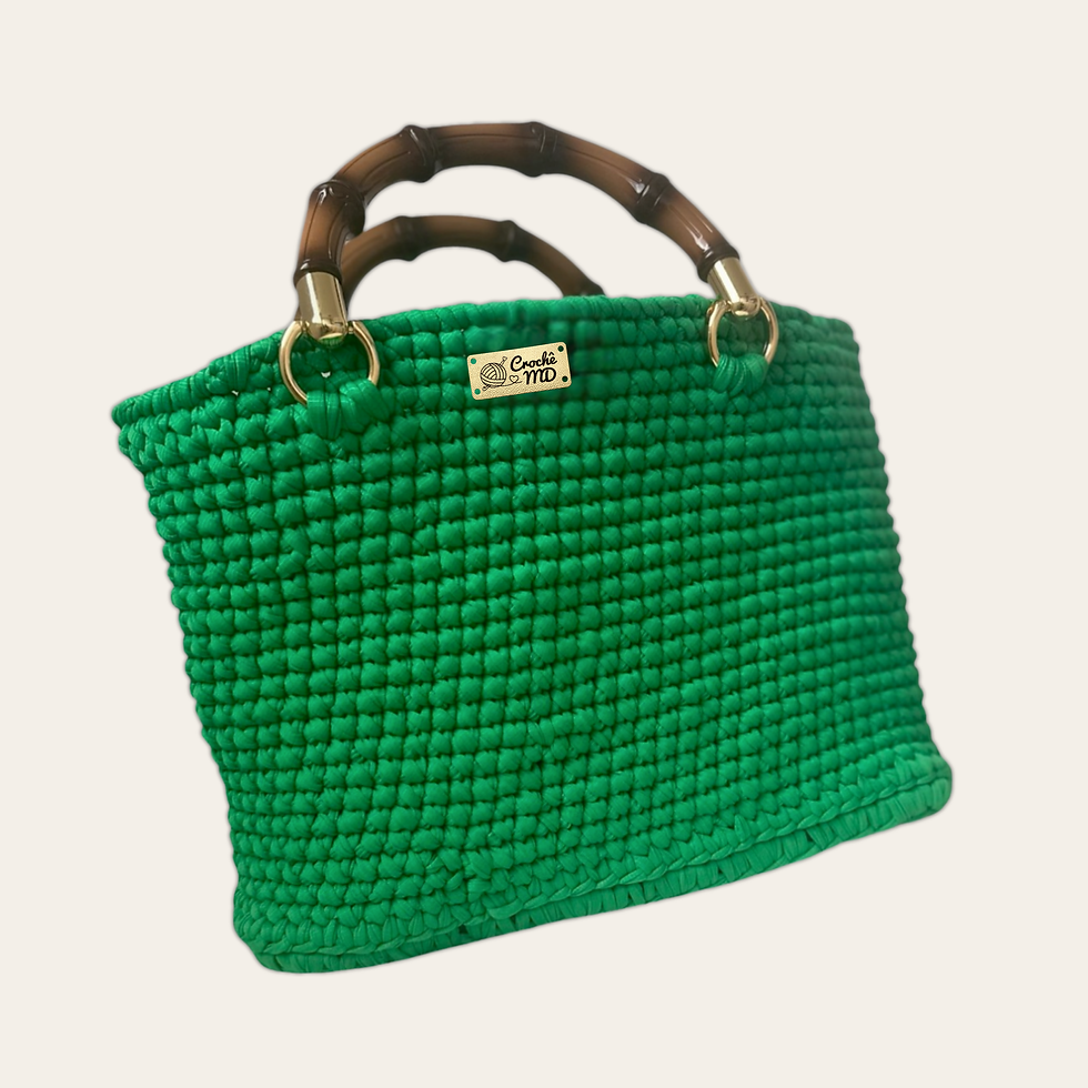 Textura da bolsa feminina de crochê verde Opus MD Création, destacando a profundidade do formato.