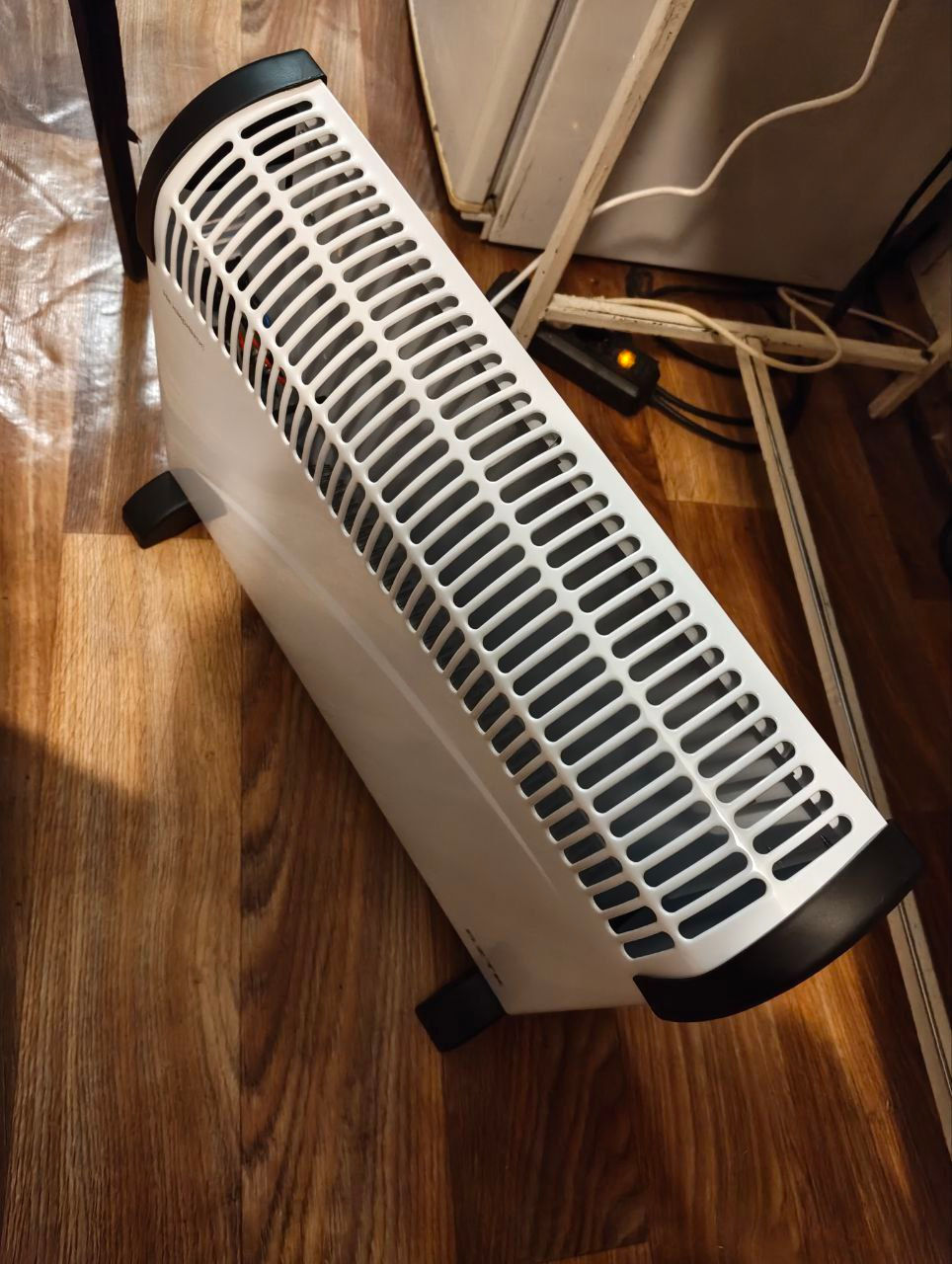 A radiator in an apartment in Kyiv is shown as residents cope with reduced heating following Russian strikes on the city’s energy infrastructure. Andrii Pikulia, a 19-year-old student, said indoor temperatures have dropped despite building heat. (Submitted by Andrii Pikulia)