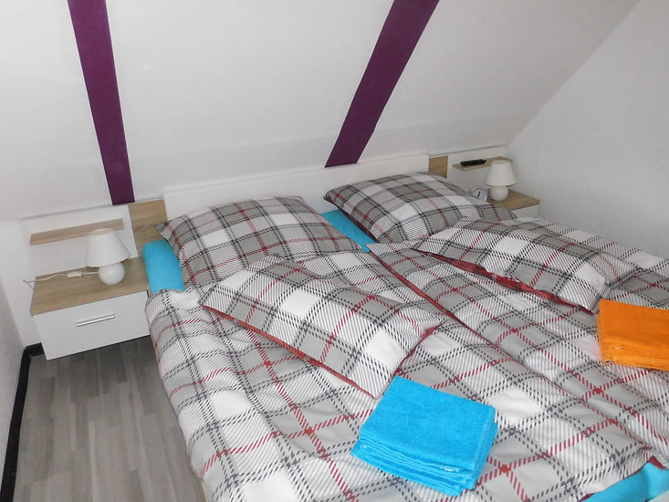 Ansicht vom kleinen Schlafzimmer im Obergeschoß von der Ferienwohnung Amelsbeg in 26789 Leer Ostfriesland
