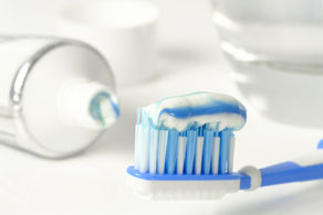 Pourquoi faut-il bannir le dentifrice de nos habitudes bucco-dentaire ?