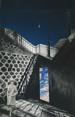 Jeune homme dans la nuit