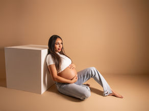 What to Wear for Your Maternity Photoshoot – The Ultimate Guide (Rado Photo Studio, Gloucester)