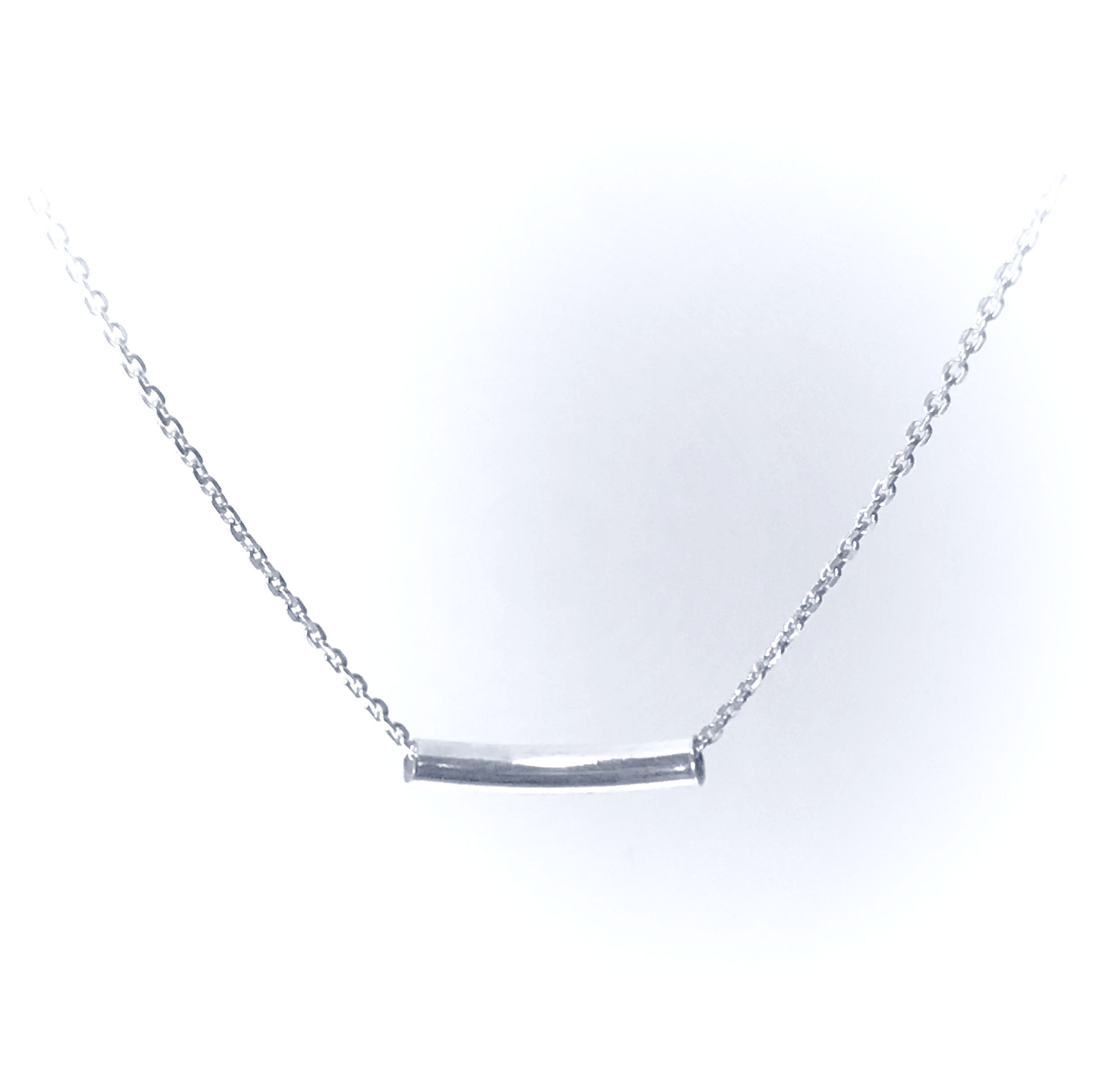 Collier upcyclé fait main avec matériaux recyclés - création artisanale unique