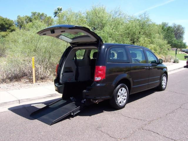 2014-dodge-grand-caravan-wheelchair-handicap-mobility-van-low-price-1.jpg