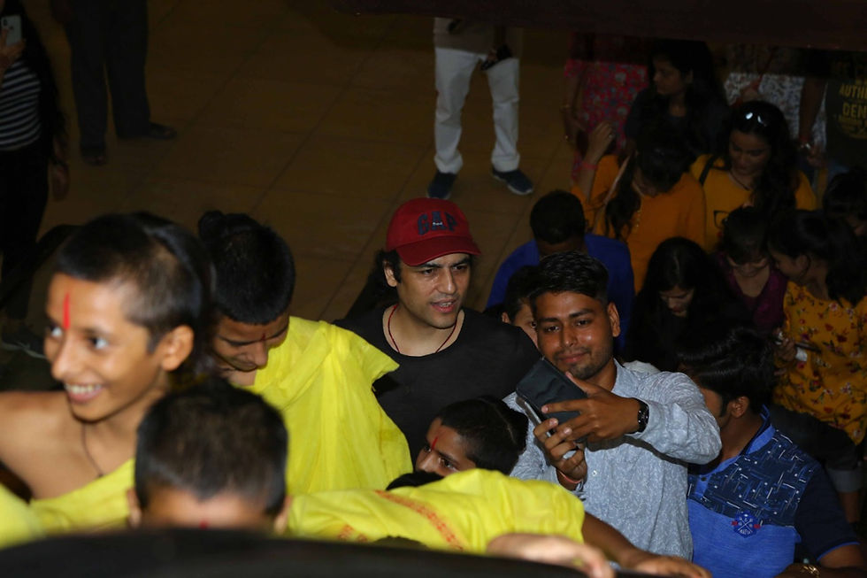 MEGASTAR AAZAAD WITH HIS FANS