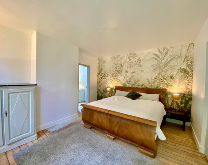 Parent's bedroom, 180cm bed