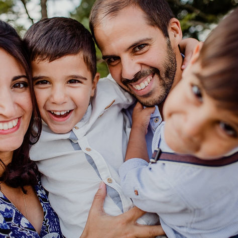 Une séance photo famille en extérieur à Paris