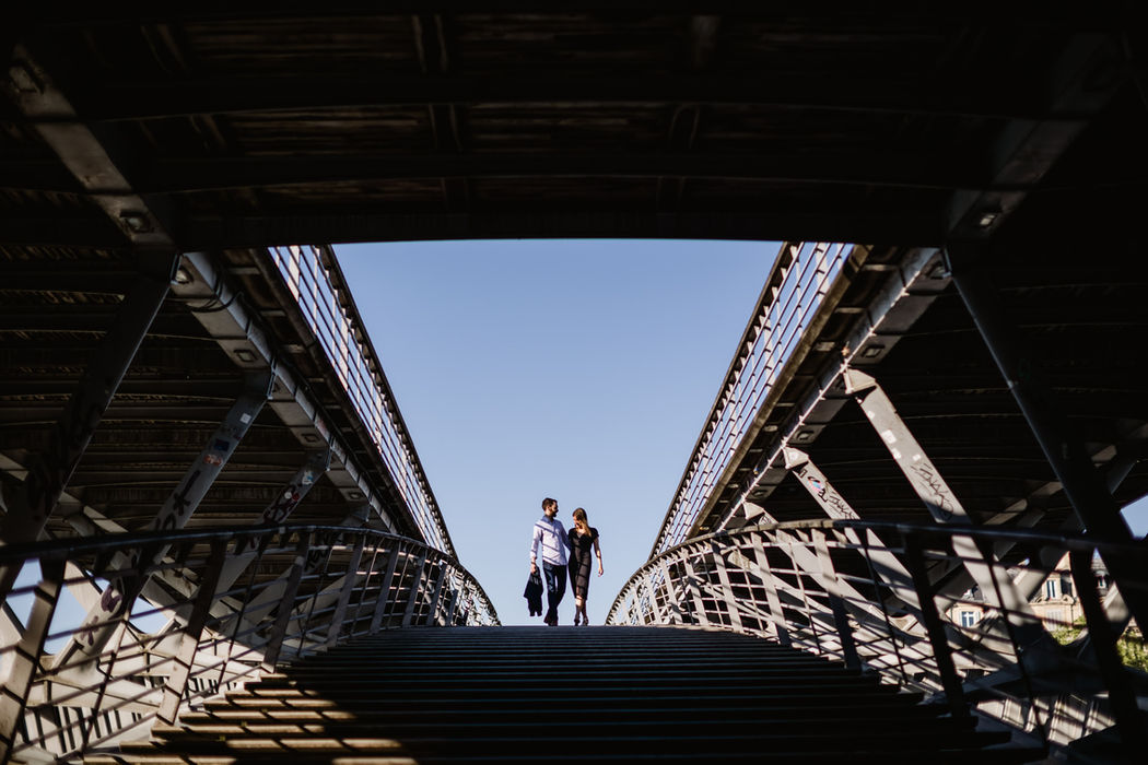 Séance photo couple sur les quais de Seine à Paris - Photographe Paris, 94, 93, 91, 92, 77